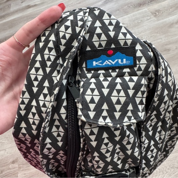 Kavu Mini Rope Sling Bag Black Triangle Diamond Print Purse - Picture 3 of 4